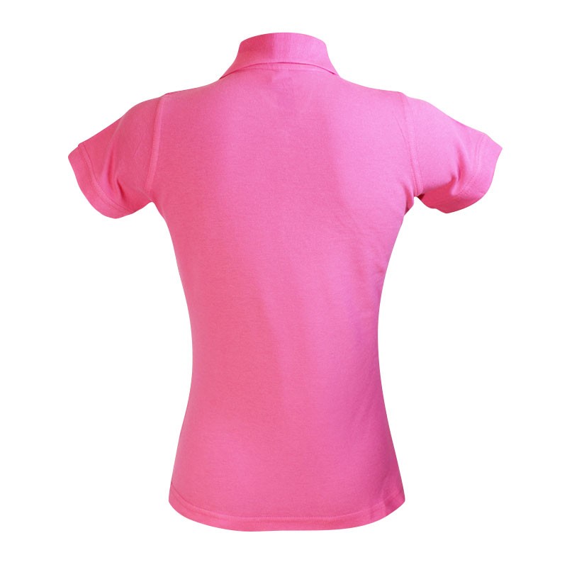 Polo style serveuse de couleur rose pour femme vue de dos